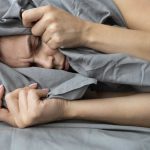 Dormir con ansiedad: por qué muchos jóvenes no logran descansar y cómo revertirlo