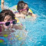 Chapuzón seguro: Claves para disfrutar la piscina sin riesgos