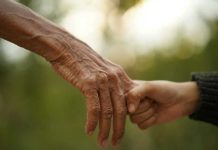 Chile envejece rápido: expertos llaman a poner la vejez en el centro de la agenda presidencial ante el aumento de la dependencia y la sobrecarga familiar