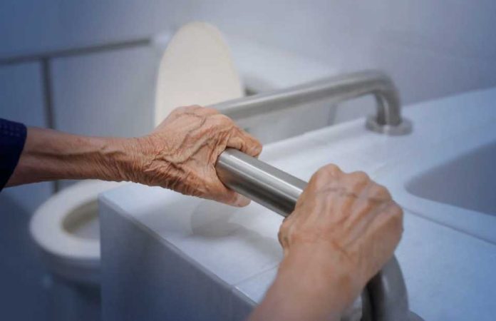 Cómo prevenir las caídas de las personas mayores durante la primavera sin limitar su autonomía Cómo prevenir las caídas de las personas mayores durante la primavera sin limitar su autonomía