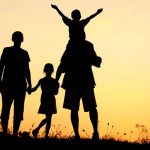 Déficit de crecimiento y estrés infantil: Experto asegura que el "apego seguro" es el principal factor protector para la salud mental de los niños