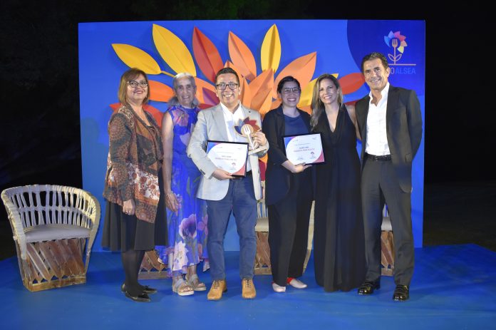 Dr. Samuel Durán Agüero (USS) recibe premio de parte de autoridades de Alsea Profesor de la U. San Sebastián recibe premio internacional para investigar hábitos alimentarios postpandemia