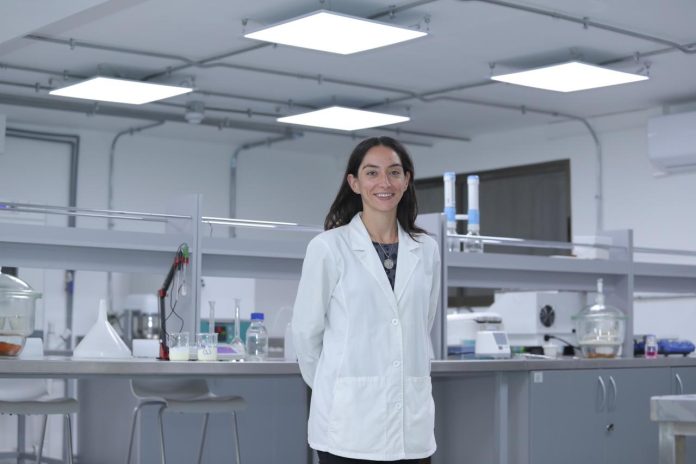 Dra Layla Simón Investigación identifica al cochayuyo como potencial tratamiento para prevenir la metástasis