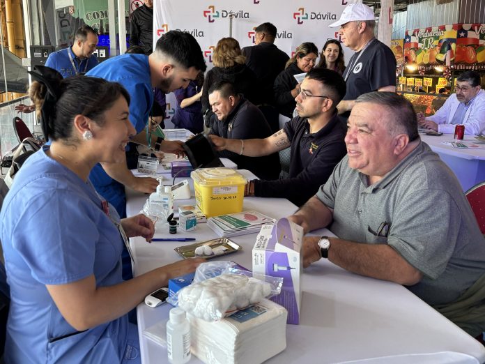 Especialistas de Red Dávila miden factores de riesgo de ACV en La Vega Central