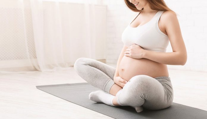 Experta alerta sobre el parto natural sin acompañamiento profesional: los errores que pueden poner en riesgo la vida