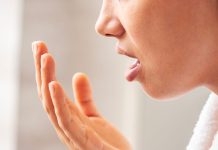Halitosis: la condición detrás del mal aliento que exige más que un enjuague Halitosis