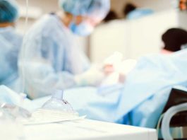 Hospital Las Higueras de Talcahuano en salud pública y Clínica Alemana de Santiago en salud privada son los centros asistenciales con mejor reputación de Chile en 2025