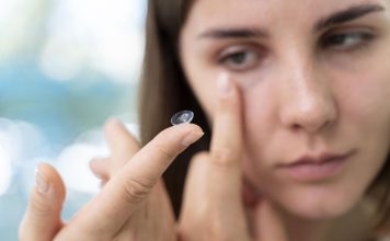 Johnson & Johnson lanza lentes de contacto capaces de filtrar hasta el 60% de la luz azul-violeta emitida por dispositivos digitales