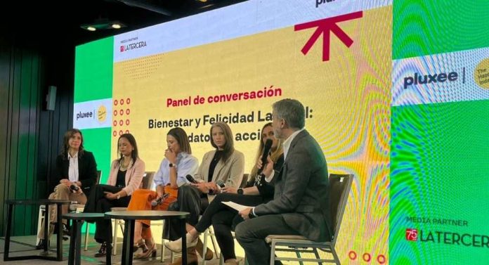 Primera medición elaborada por Pluxee junto a The Happiness Index Chile iguala el bienestar laboral global, pero arrastra una “deuda emocional” en propósito y reconocimiento Primera medición elaborada por Pluxee junto a The Happiness Index Chile iguala el bienestar laboral global, pero arrastra una “deuda emocional” en propósito y reconocimiento