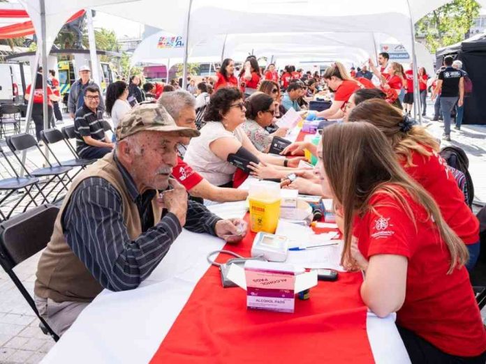 Reconocer los síntomas, actuar a tiempo: Chile cumple una década impulsando la prevención del ACV 
