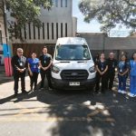 Salud a la puerta: Municipalidad de Santiago inicia entrega domiciliaria de medicamentos y alimentos