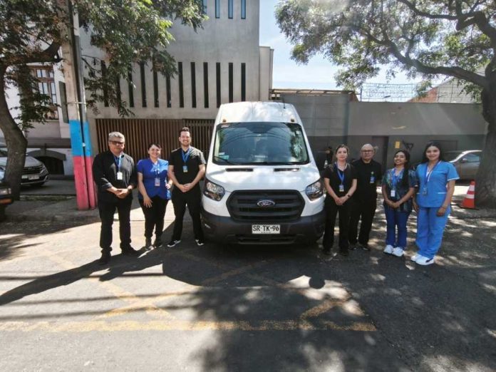 Salud a la puerta: Municipalidad de Santiago inicia entrega domiciliaria de medicamentos y alimentos