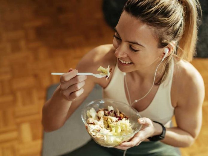 experto entrega consejos para tener una buena alimentación e hidratación durante los meses de verano