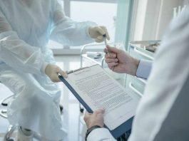 Alertan por explosivo aumento de médicos extranjeros entre los mayores emisores de licencias médicas