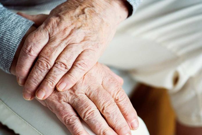 Analizan desafíos sobre el maltrato de personas mayores