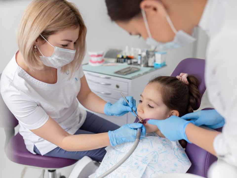 Antes que nada: ¿cómo se produce la caries dental? Antes que nada ¿cómo se produce la caries dental