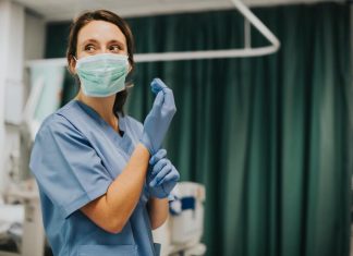 Oportunidad laboral en Alemania para enfermeros chilenos: idioma gratis, beca y vuelo financiado