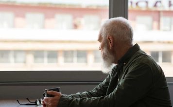 Chile envejece: ¿Estamos preparados para cuidar a nuestros adultos mayores?