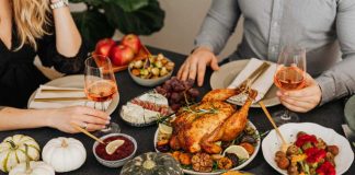 Chilenos suben entre 3 y 5 kilos en fiestas de fin de año: nutricionista entrega claves para disfrutar sin culpa ni sacrificios extremos