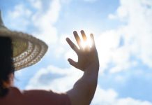 Consejos para vestir en días de calor y cuidar tu salud