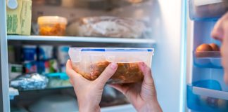 Cuando las sobras de las fiestas se alargan, restablezca sus hábitos alimenticios para el nuevo año