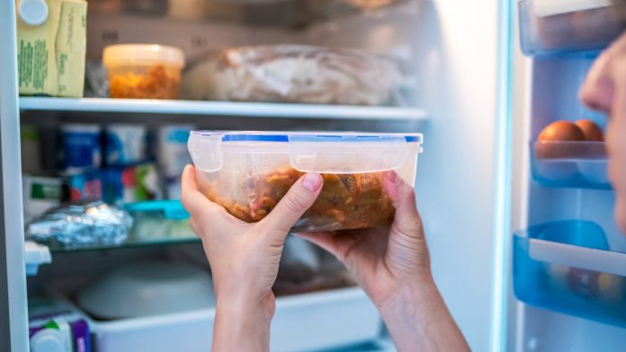 Cuando las sobras de las fiestas se alargan, restablezca sus hábitos alimenticios para el nuevo año Cuando las sobras de las fiestas se alargan, restablezca sus hábitos alimenticios para el nuevo año