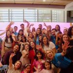 Famosos se unen en “Belleza que Sana”: una experiencia que combina modelaje, autocuidado y confianza para niñas en tratamiento oncológico Famosos se unen en “Belleza que Sana”: una experiencia que combina modelaje, autocuidado y confianza para niñas en tratamiento oncológico