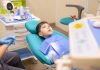 Los adultos y su rol en el miedo de los niños al dentista