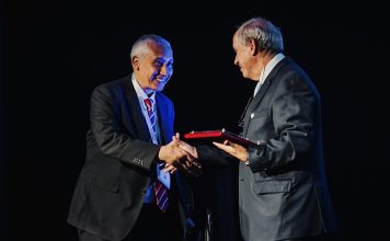 Organización Mundial de Gastroenterología distingue a primer médico chileno como "Maestro"