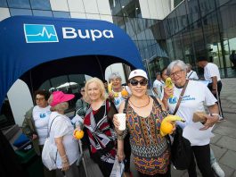 Personas mayores promediaron más de 7 mil pasos diarios durante el ciclo 2025 del Programa Caminatas Bupa