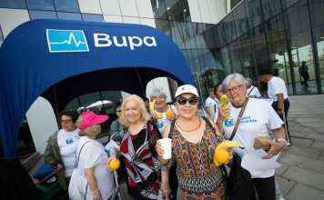 Personas mayores promediaron más de 7 mil pasos diarios durante el ciclo 2025 del Programa Caminatas Bupa