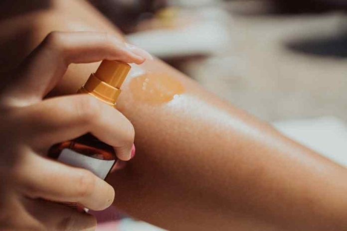 ¿Qué son las “tanning drops”? Especialista explica los riesgos de los nuevos métodos para un bronceado sin sol