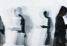 ¿Se puede resetear la adicción al smartphone? Neurólogo explica su impacto en nuestro cerebro