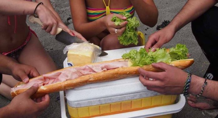 Altas temperaturas, traslados y cambios en los hábitos de consumo elevan el riesgo de intoxicaciones y gastroenteritis en verano. Expertos advierten sobre la manipulación segura de alimentos y el uso responsable de medicamentos para no terminar en urgencias durante las vacaciones.