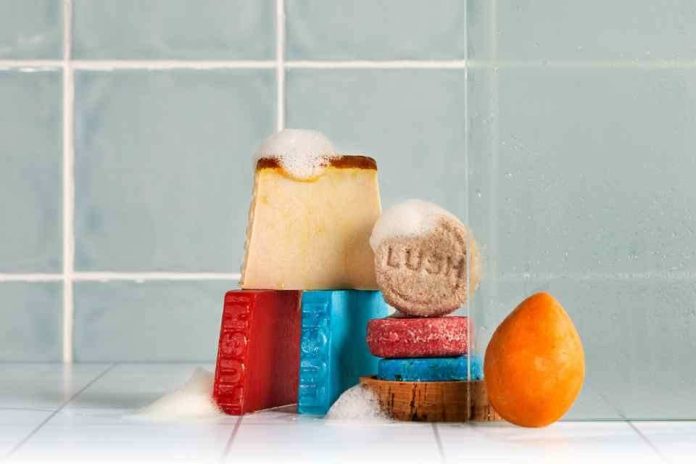 CINCO CLAVES PARA PARA VIAJAR LIGERO ESTE VERANO GRACIAS A LA COSMÉTICA SÓLIDA