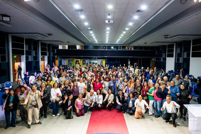 Entel lanza segunda versión del Fondo 55+: $ 360 millones para acortar la brecha digital en adultos mayores