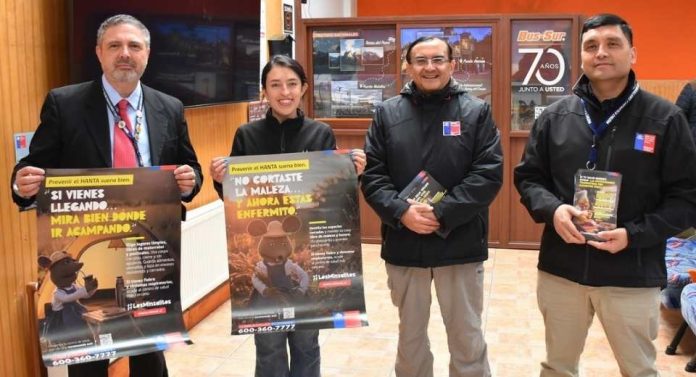 Seremi de Salud refuerza prevención de hantavirus, marea roja y enfermedades transmitidas por alimentos en Terminal de Bus Sur