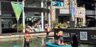 Yoga sobre el agua: vuelve el Yoga SUP a la Laguna de Mall Sport este verano