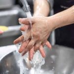 Aumenta la gastroenteritis en Chile y expertos entregan claves para prevenirla