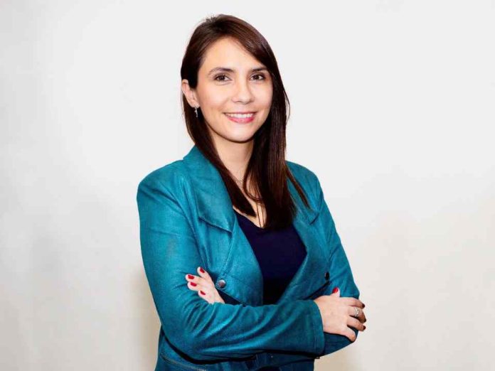 Claudia González Académica Escuela de Enfermería Universidad de Las Américas Claudia González Académica Escuela de Enfermería Universidad de Las Américas