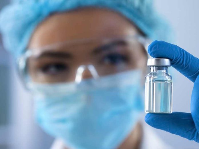 Estudio identifica trabas regulatorias y culturales para el uso de medicamentos biosimilares contra el cáncer en Chile 