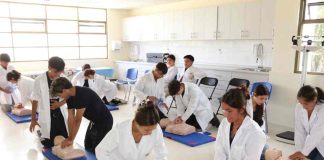 Facultad de Medicina UCN acerca las ciencias de la salud a jóvenes de enseñanza media