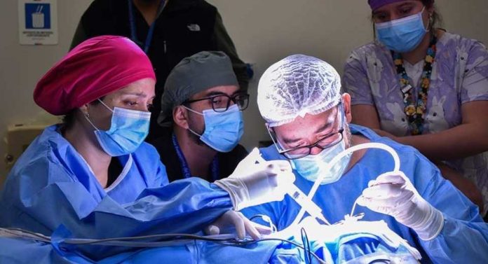 HGGB y Junaeb retoman convenio para financiar, intervenir y recuperar audición en escolares con implantes coclares y de conducción ósea HGGB y Junaeb retoman convenio para financiar, intervenir y recuperar audición en escolares con implantes coclares y de conducción ósea