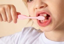 Más snacks y menos cepillado: por qué aumentan las caries en niños en verano