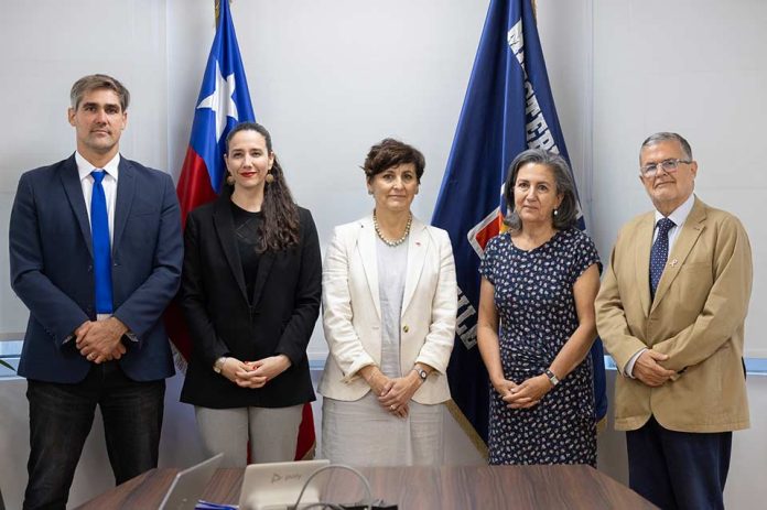 Ministra de Salud sostiene reunión bilateral con su sucesora May Chomalí