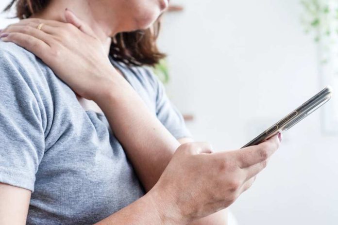 ¿Por qué el cuello duele tanto hoy y cómo evitar que empeore ¿Por qué el cuello duele tanto hoy y cómo evitar que empeore?