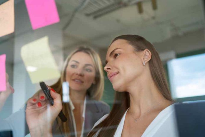 7 de cada 10 emprendedoras identifican sobrecarga de cuidados como principal barrera