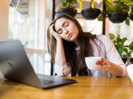 ¿Fatiga persistente? Expertos advierten que déficit de vitamina D, cortisol o hierro puede estar detrás