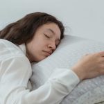 Apnea obstructiva del sueño: El trastorno que explica gran parte del mal dormir en Chile