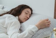 Apnea obstructiva del sueño: El trastorno que explica gran parte del mal dormir en Chile